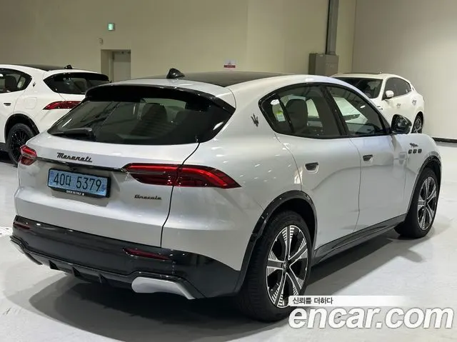 MASERATI GRECALE 2025 — 6 150 км, светло-серебристый, Корея — под ключ — фото 2