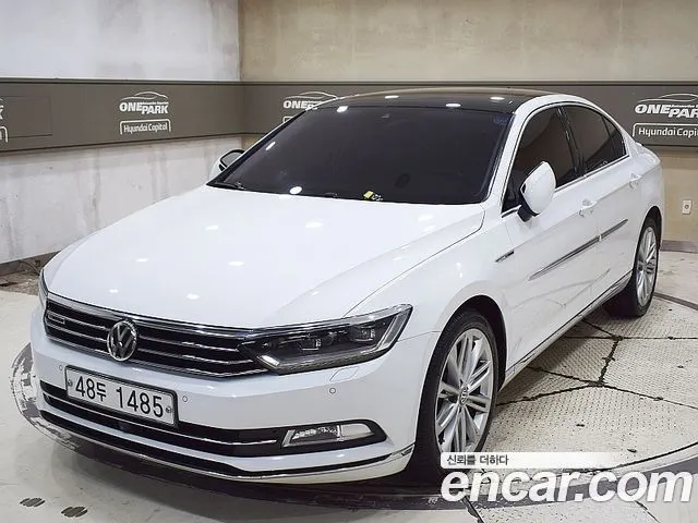 VOLKSWAGEN PASSAT 2018 — 99 427 км, белый, Корея — под ключ — фото 1