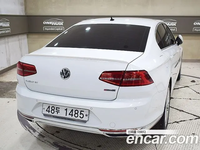 VOLKSWAGEN PASSAT 2018 — 99 427 км, белый, Корея — под ключ — фото 2