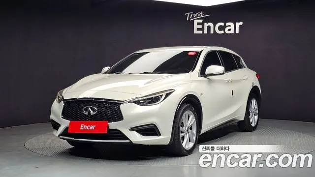 INFINITI Q30 2019