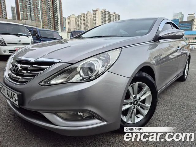 HYUNDAI SONATA 2011 — 177 000 км, серебристо-серый, Корея — под ключ — фото 1