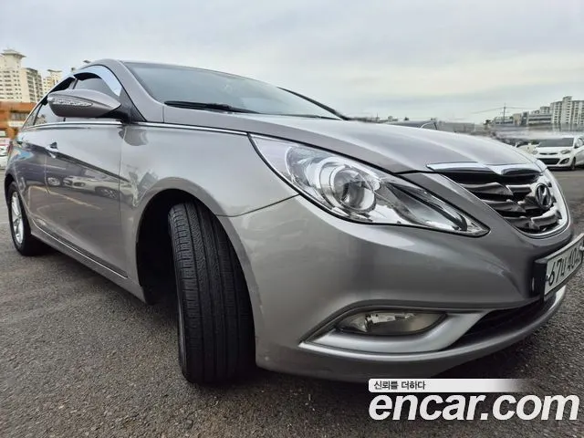 HYUNDAI SONATA 2011 — 177 000 км, серебристо-серый, Корея — под ключ — фото 3