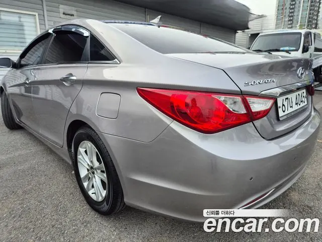 HYUNDAI SONATA 2011 — 177 000 км, серебристо-серый, Корея — под ключ — фото 6
