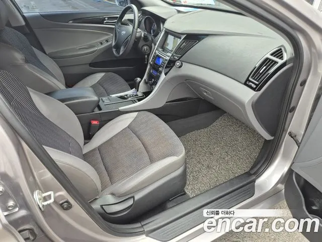 HYUNDAI SONATA 2011 — 177 000 км, серебристо-серый, Корея — под ключ — фото 10