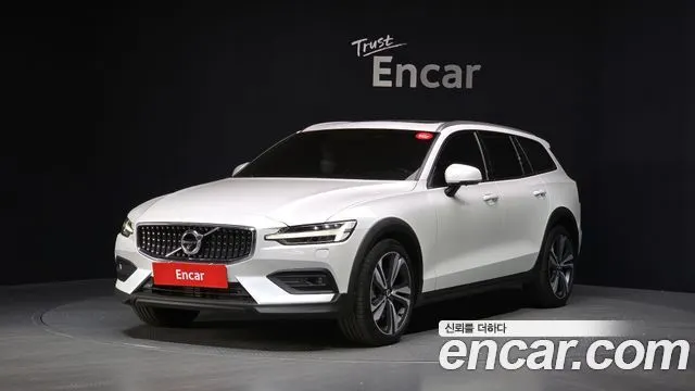VOLVO V60 CROSS COUNTRY 2020 — 76 176 км, белый, Корея — под ключ — фото 1