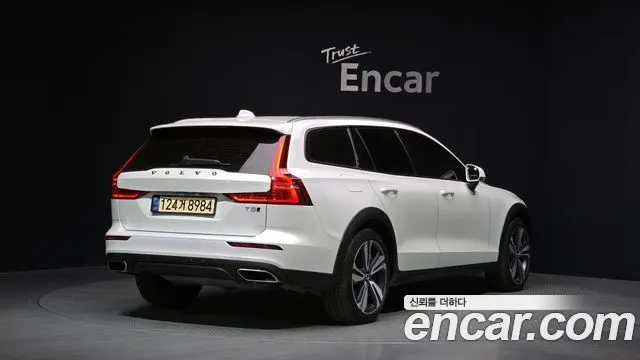 VOLVO V60 CROSS COUNTRY 2020 — 76 176 км, белый, Корея — под ключ — фото 2