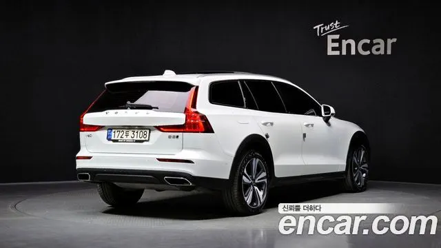 VOLVO V60 CROSS COUNTRY 2021 — 69 576 км, белый, Корея — под ключ — фото 2