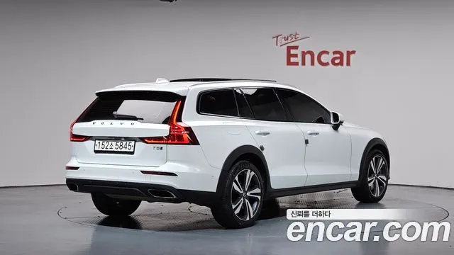 VOLVO V60 CROSS COUNTRY — из Кореи под ключ