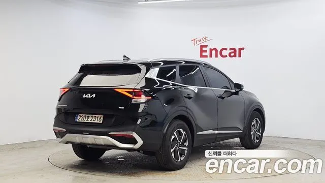 KIA SPORTAGE HYBRID 2023 — 98 565 км, чёрный, Корея — под ключ — фото 2