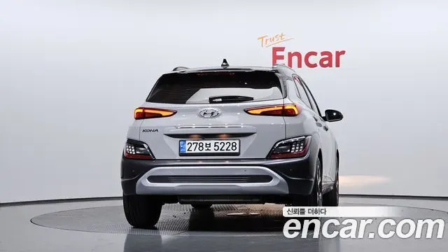 HYUNDAI KONA 2021 — 55 206 км, серебристо-серый, Корея — под ключ — фото 4