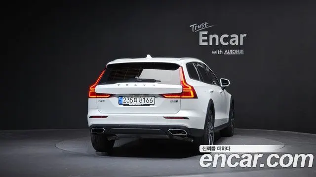 VOLVO V60 CROSS COUNTRY 2021 — 33 545 км, белый, Корея — под ключ — фото 4