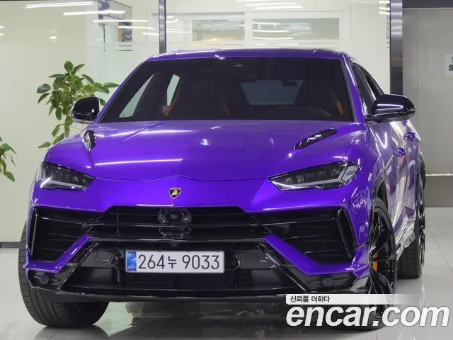 LAMBORGHINI URUS 2024