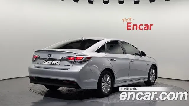 HYUNDAI SONATA HYBRID 2016 — 136 140 км, серебристый, Корея — под ключ — фото 2