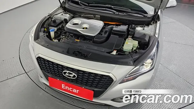 HYUNDAI SONATA HYBRID 2016 — 136 140 км, серебристый, Корея — под ключ — фото 6