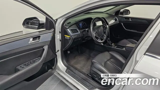 HYUNDAI SONATA HYBRID 2016 — 136 140 км, серебристый, Корея — под ключ — фото 10