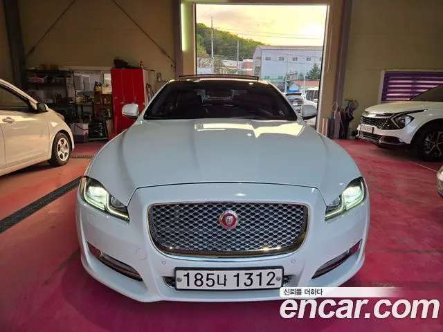 JAGUAR XJ 2017 — 134 666 км, белый-перламутр, Корея — под ключ — фото 3
