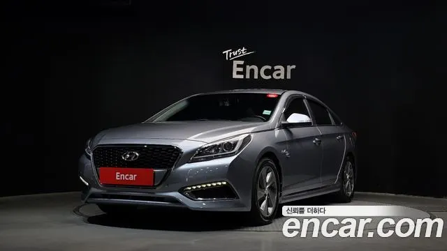 HYUNDAI SONATA HYBRID 2015 — 118 725 км, серебристо-серый, Корея — под ключ — фото 1