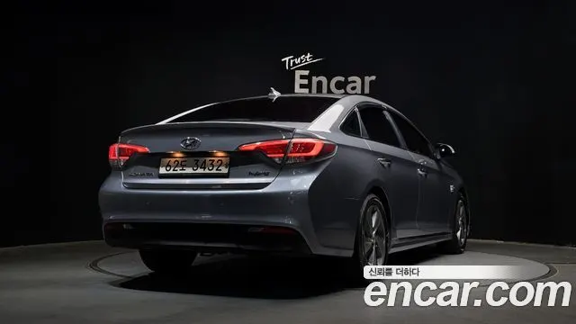 HYUNDAI SONATA HYBRID 2015 — 118 725 км, серебристо-серый, Корея — под ключ — фото 2