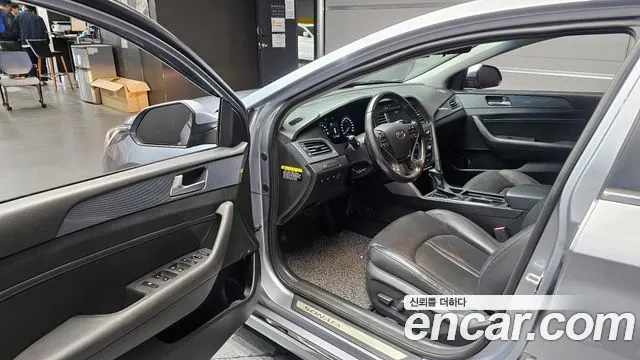 HYUNDAI SONATA HYBRID 2015 — 118 725 км, серебристо-серый, Корея — под ключ — фото 10