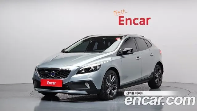 VOLVO V40 CROSS COUNTRY 2015 — 56 470 км, серый, Корея — под ключ — фото 1