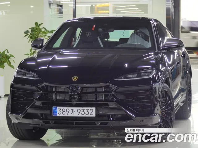 LAMBORGHINI URUS 2025
