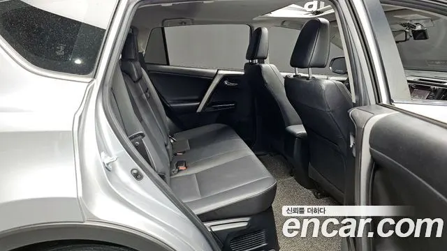 TOYOTA RAV4 2018 — 102 472 км, серебристый, Корея — под ключ — фото 11