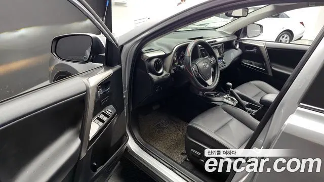 TOYOTA RAV4 2018 — 102 472 км, серебристый, Корея — под ключ — фото 10