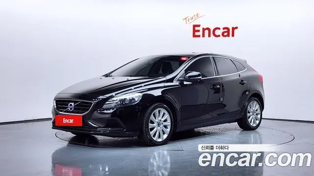 VOLVO V40 2016