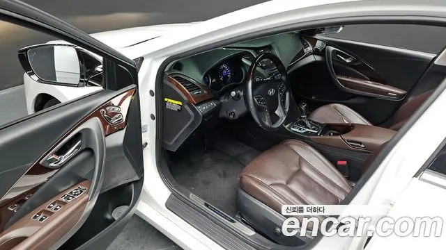 HYUNDAI GRANDEUR HYBRID 2016 — 158 093 км, белый, Корея — под ключ — фото 11