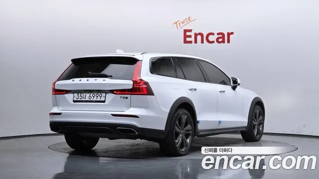 VOLVO V60 CROSS COUNTRY 2019 — 189 630 км, белый, Корея — под ключ — фото 2