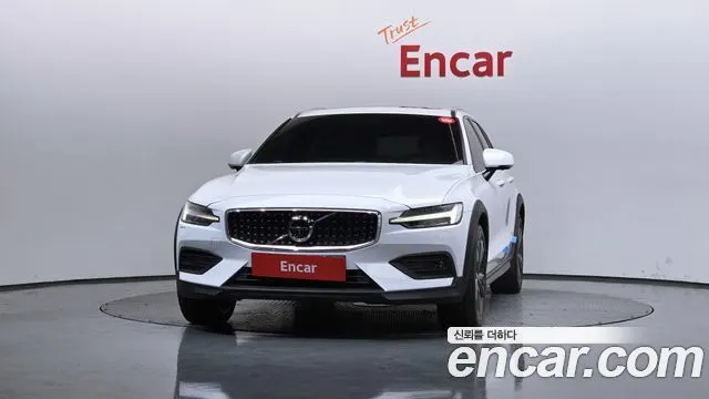 VOLVO V60 CROSS COUNTRY 2019 — 189 630 км, белый, Корея — под ключ — фото 3