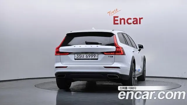 VOLVO V60 CROSS COUNTRY 2019 — 189 630 км, белый, Корея — под ключ — фото 4