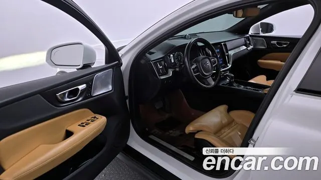 VOLVO V60 CROSS COUNTRY 2019 — 189 630 км, белый, Корея — под ключ — фото 10