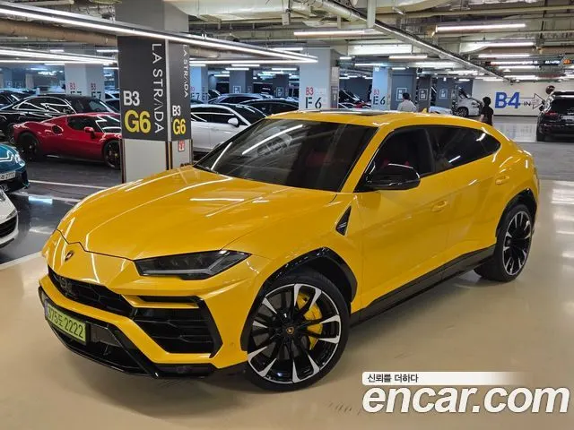 LAMBORGHINI URUS 2022
