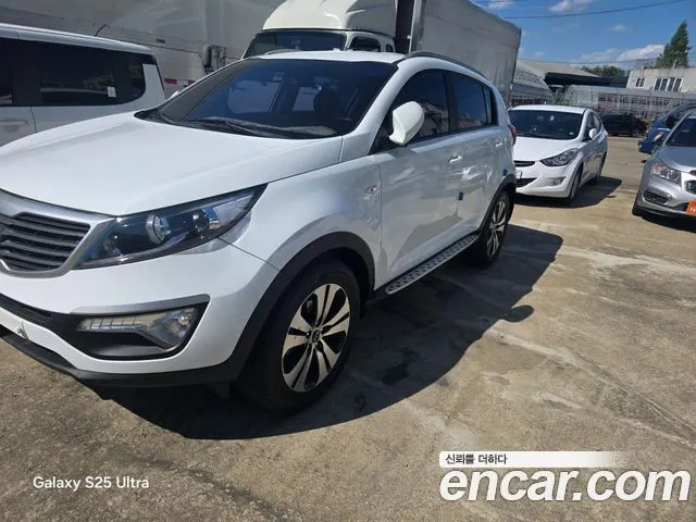 KIA SPORTAGE R 2012 — 241 000 км, белый, Корея — под ключ — фото 11