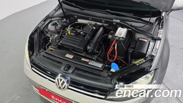 VOLKSWAGEN GOLF 2016 — 108 396 км, серебристо-серый, Корея — под ключ — фото 6