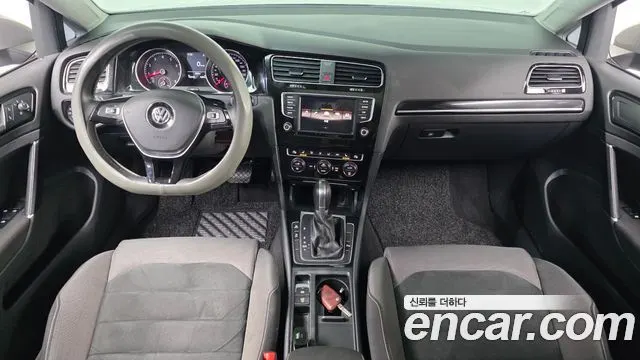 VOLKSWAGEN GOLF 2016 — 108 396 км, серебристо-серый, Корея — под ключ — фото 7