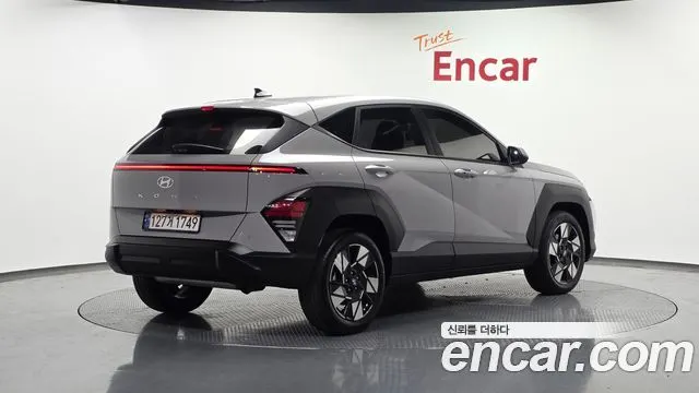 HYUNDAI KONA 2023 — 29 718 км, серебристо-серый, Корея — под ключ — фото 2