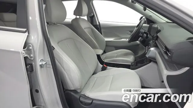 HYUNDAI KONA 2023 — 29 718 км, серебристо-серый, Корея — под ключ — фото 12