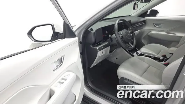 HYUNDAI KONA 2023 — 29 718 км, серебристо-серый, Корея — под ключ — фото 10