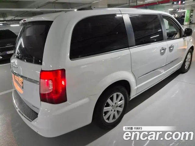 CHRYSLER GRAND VOYAGER 2014 — 120 000 км, белый, Корея — под ключ — фото 5