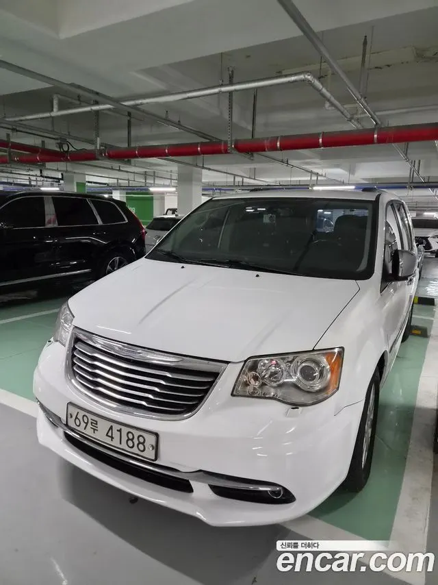 CHRYSLER GRAND VOYAGER 2014 — 120 000 км, белый, Корея — под ключ — фото 10