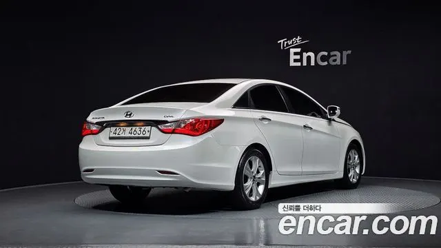 HYUNDAI SONATA 2012 — 124 120 км, белый, Корея — под ключ — фото 2