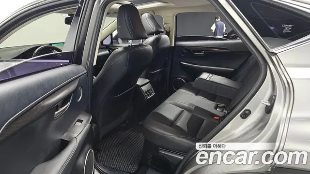 LEXUS NX300H 2017 — 88 389 км, серебристо-серый, Корея — под ключ — фото 12