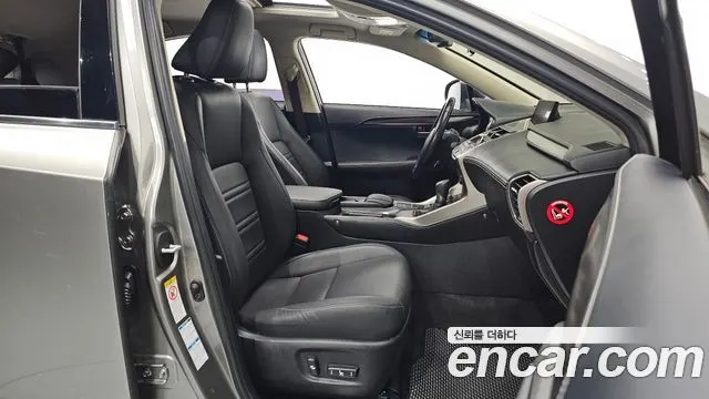 LEXUS NX300H 2017 — 88 389 км, серебристо-серый, Корея — под ключ — фото 10