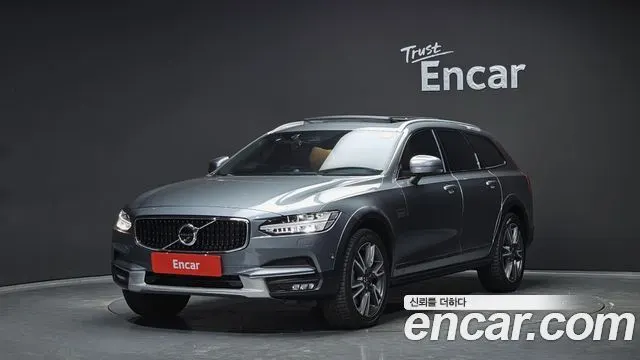 VOLVO V90 CROSS COUNTRY 2018 — 65 228 км, серебристо-серый, Корея — под ключ — фото 1
