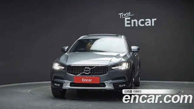 VOLVO V90 CROSS COUNTRY 2018 — 65 228 км, серебристо-серый, Корея — под ключ — фото 3