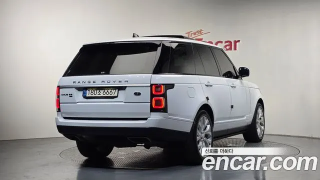 LAND ROVER RANGE ROVER (4 ПОК.) 2021 — 145 268 км, белый, Корея — под ключ — фото 1