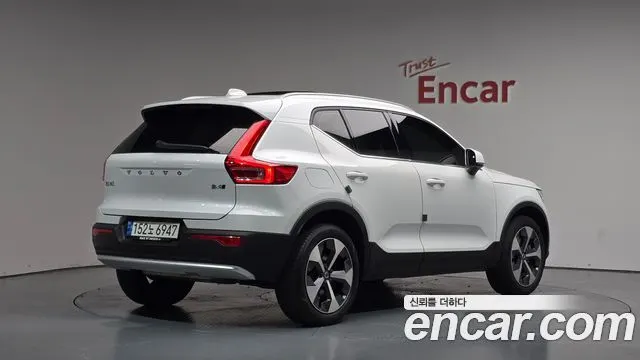 VOLVO XC40 2023