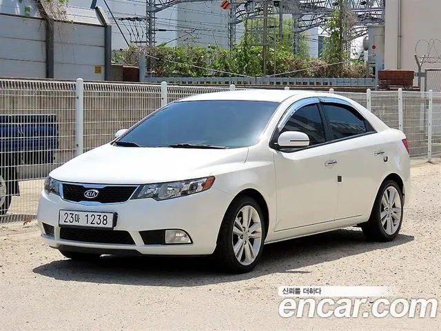 KIA FORTE 2013 — 72 134 км, белый, Корея — под ключ — фото 2